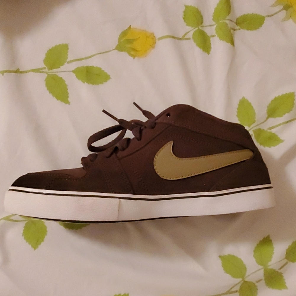 Brown Ruckus Mid L R Nike